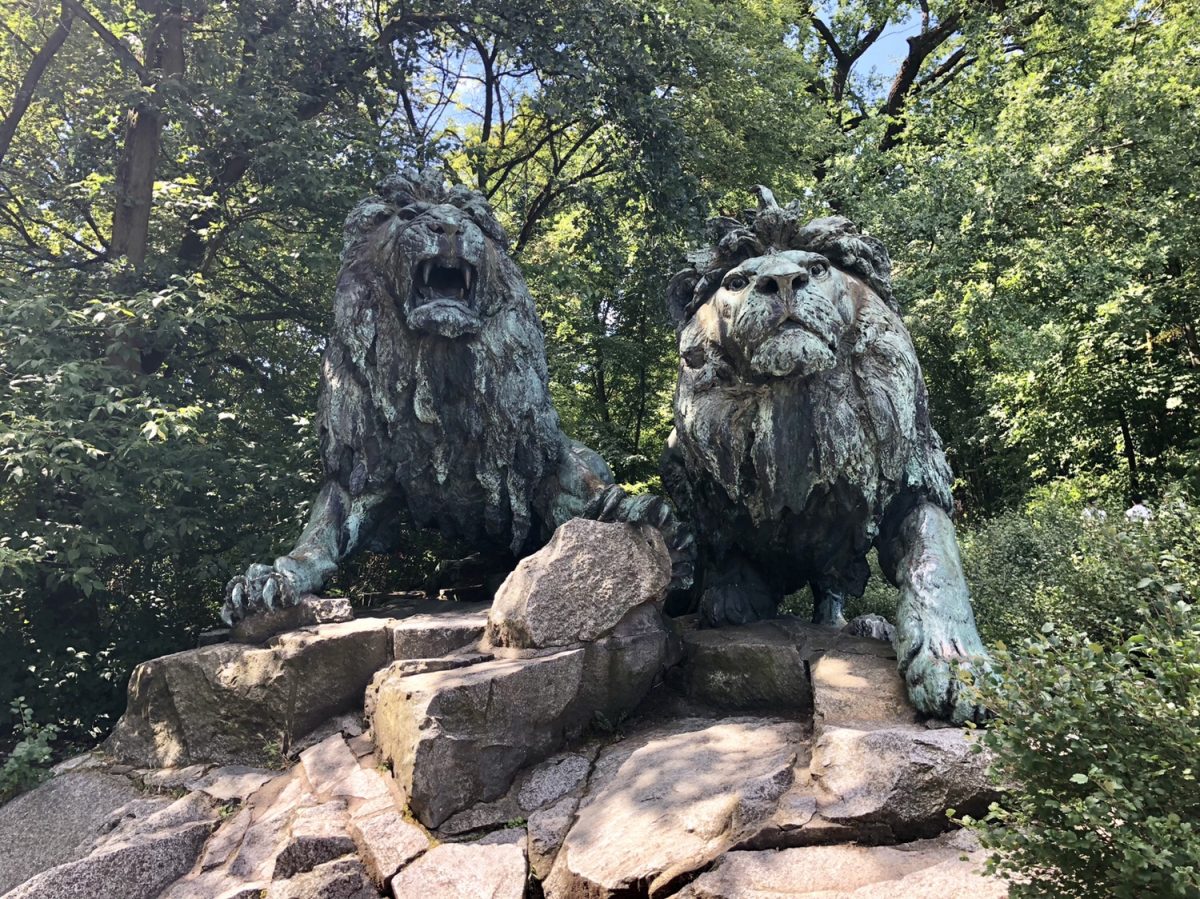 勃兰登堡门, 追踪Isabel的足迹 (Brandenburg, Isabel in Berlin)