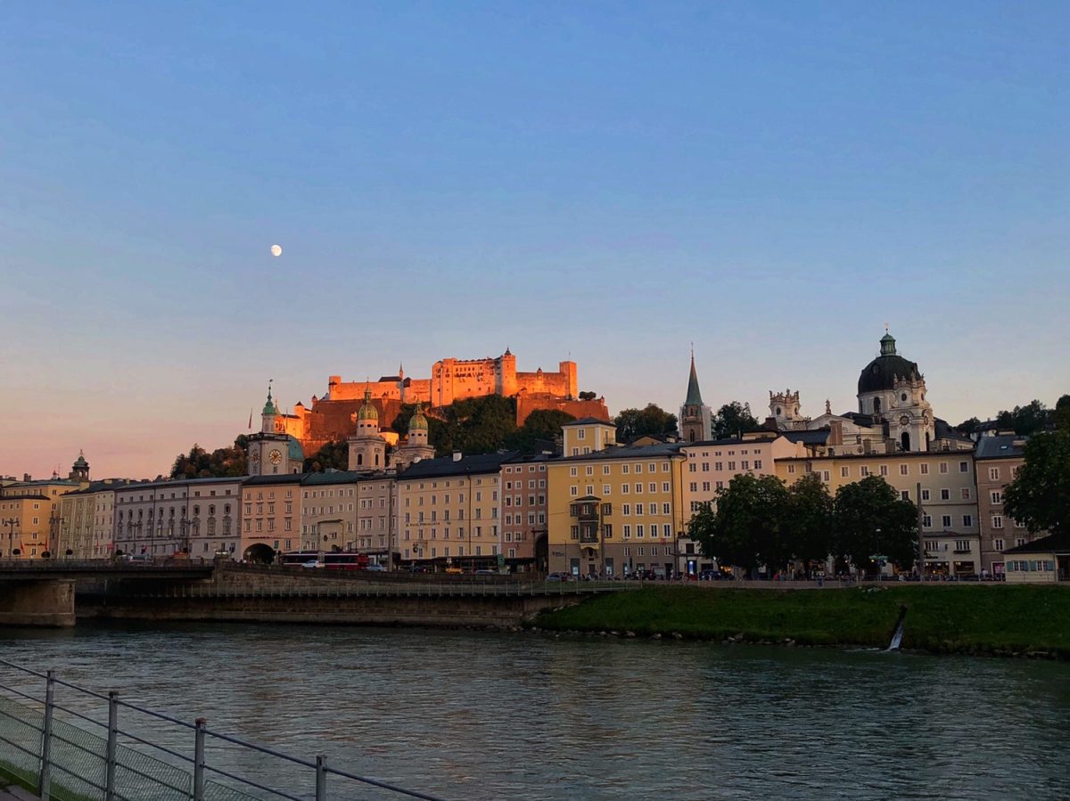 初到萨尔茨堡 (Arrival in Salzburg)