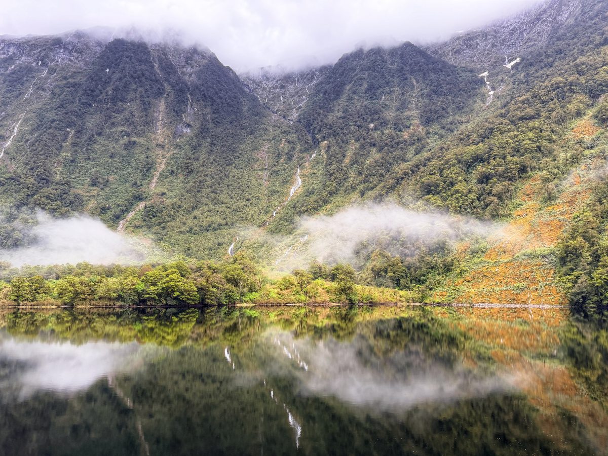 神奇海峡过夜游船 – Night on Doubtful Sound